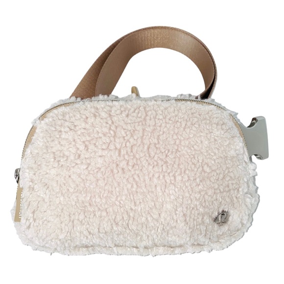 Lululemon Everywhere Fleece Belt Bag 1L - Picture 11 of 11